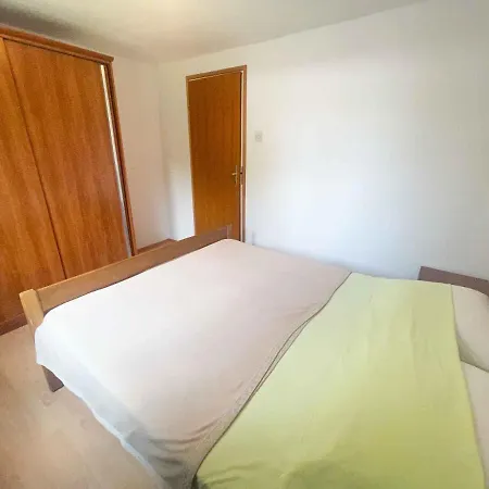 In 42066 Jadranovo