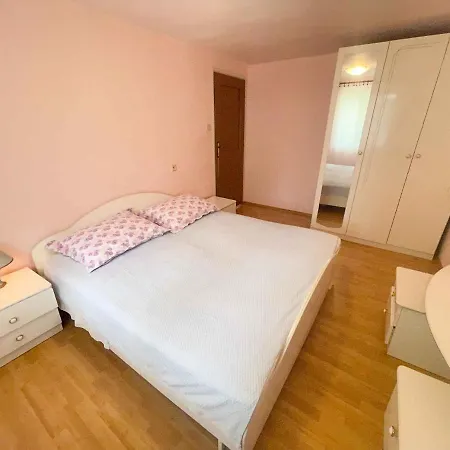 In 42066 Jadranovo
