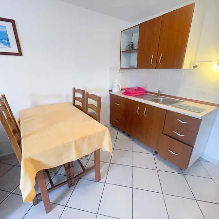 Apartman In 42066 *